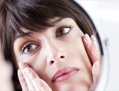 Με αυτά τα τρόφιμα θα εξαφανίσεις τους μαύρους κύκλους